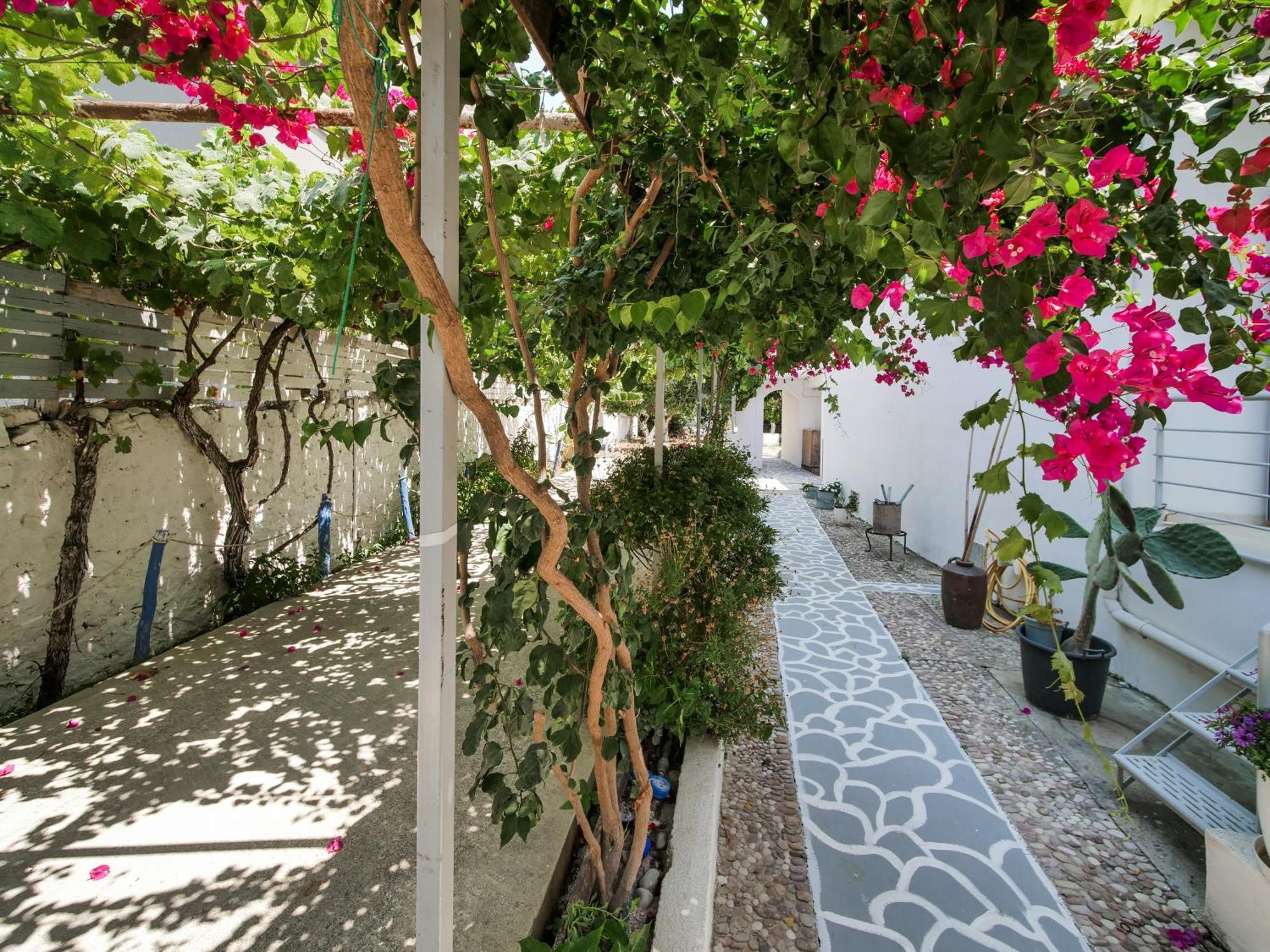 Orchard Retreat Aparthotel Himare Exterior photo